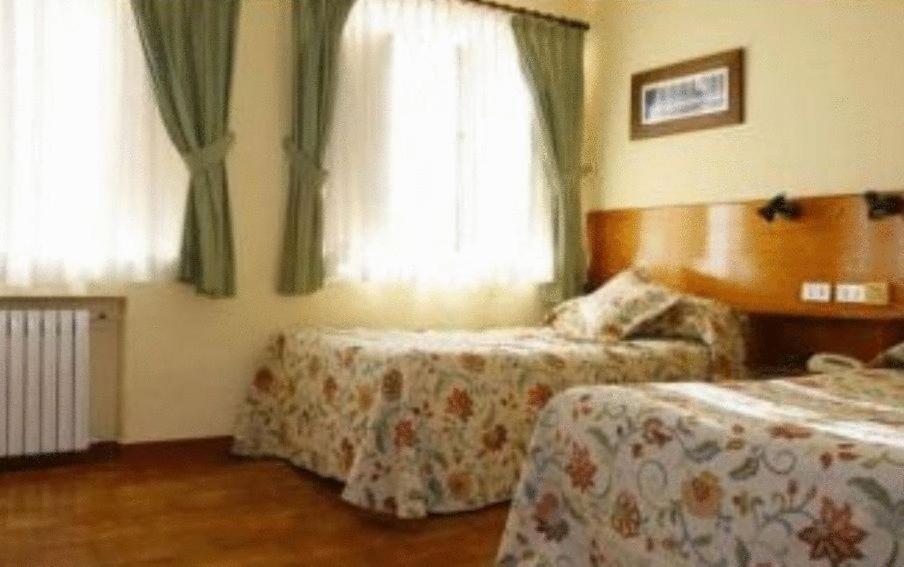 Hotel Roman Castrillon Luaran gambar